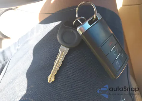 2010 Cadillac Cts Luxury Collection z USA, uszkodzony, nr VIN 1G6DE5EG9A0118042